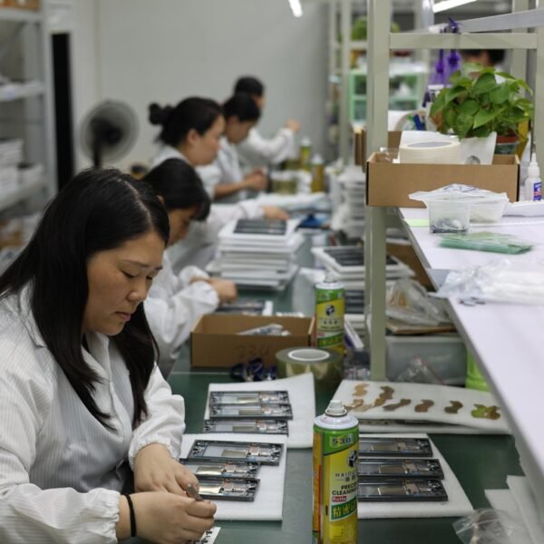 Samsung S23/S24/S25Ultra LCD Frame Assembly for Refurbishment & Repair | Luoyi Technology