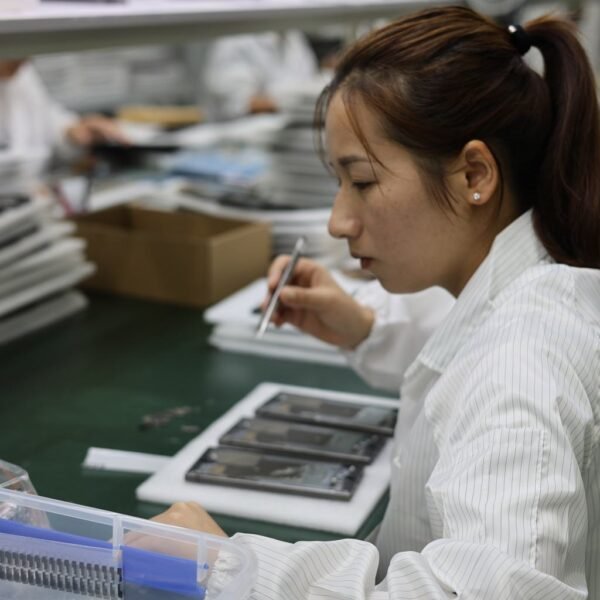 Samsung LCD Module & Center Frame Assembly | Intelligent Manufacturing by Luoyi Technology