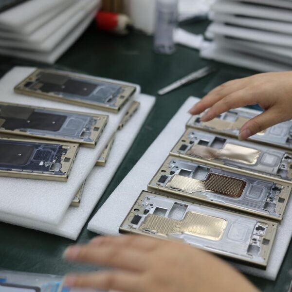 Samsung S Series LCD & Bezel Assembly – High Precision Lamination | Luoyi Technology HK